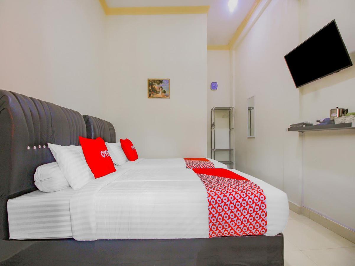 Oyo 90063 Silver Homestay Syariah Perabumulih Exterior foto